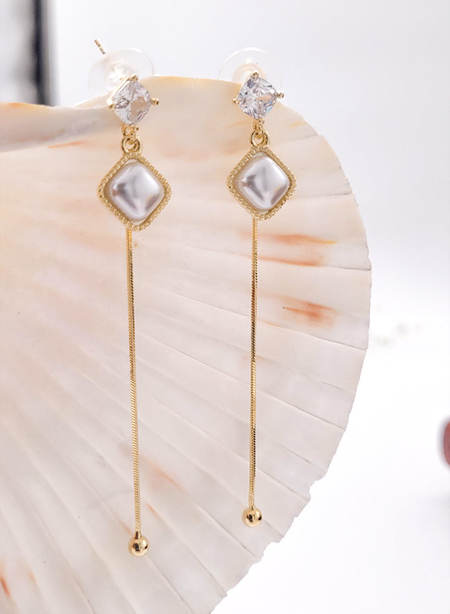 PEARL DANGLER EARRINGS